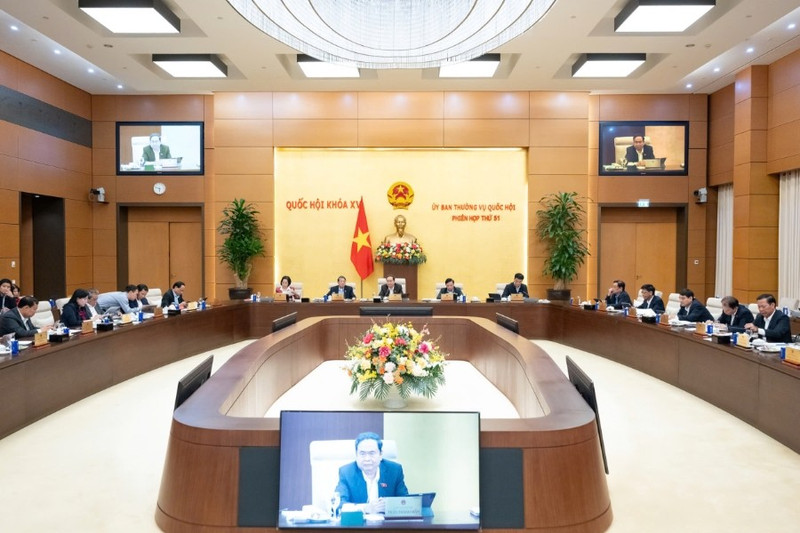 国会主席陈青敏主持会议。（图片来源：越南国会）