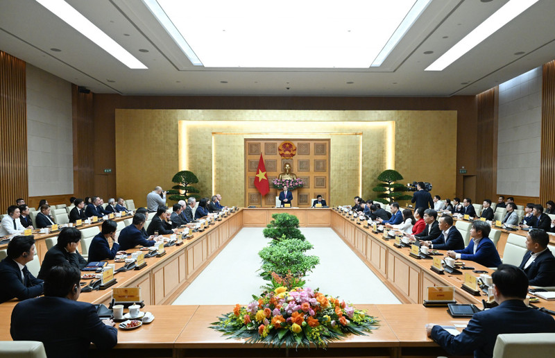 越南政府总理范明正会见访越并出席2025年越南国际半导体展览会的全球半导体协会领导及其成员企业代表团。（陈海 摄）