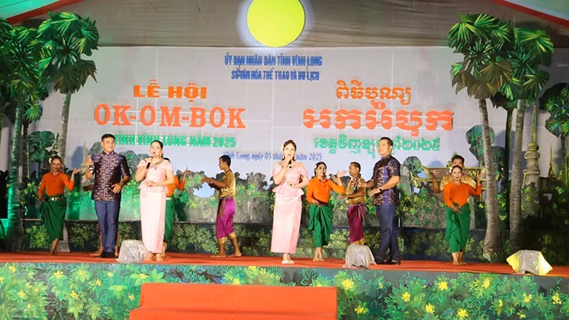 组委会在此次拜月节期间举行了多项文艺活动。