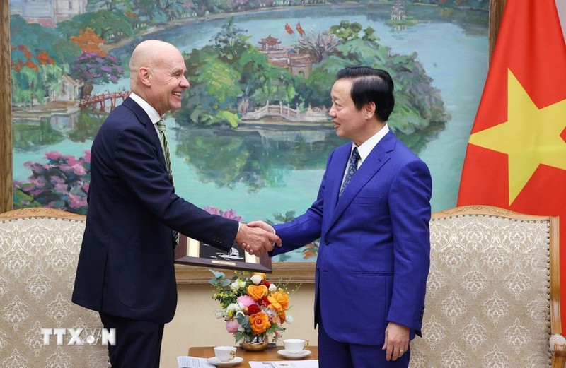 越南政府副总理陈红河会见了荷兰驻越南大使凯斯·范·巴尔。