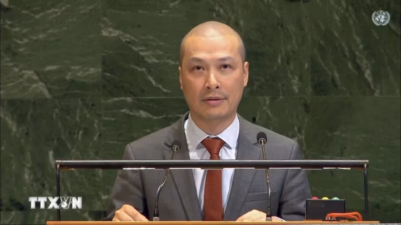 越南常驻联合国代表团副团长阮黄原公使与会。