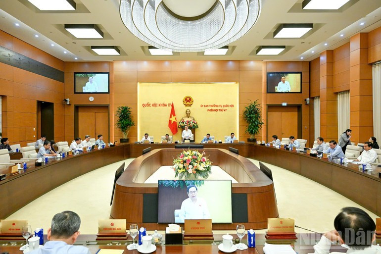 7月10日下午越南国会常务委员会第47次会议场景。（维灵 摄）