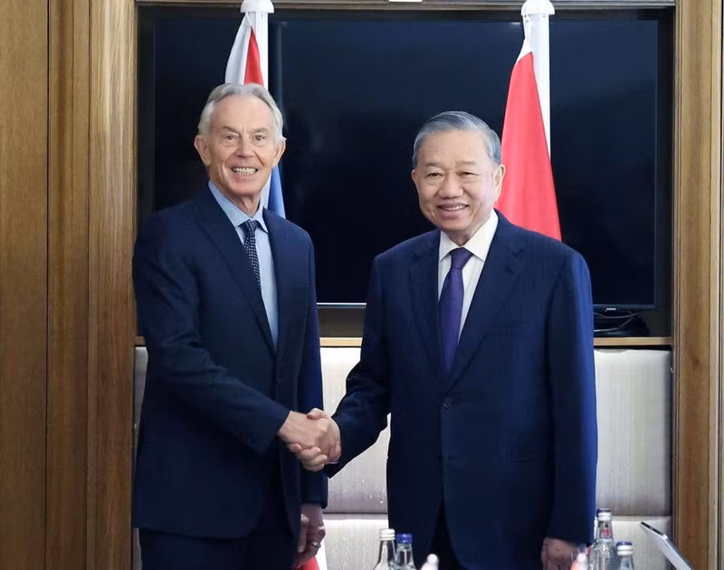 越共中央总书记苏林会见英国前首相托尼•布莱尔。（图片来源：越通社）