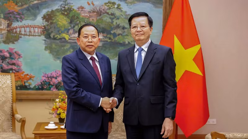 政府副总理梅文正会见柬埔寨礼仪与宗教部大臣蔡博林。（图片来源：越通社）