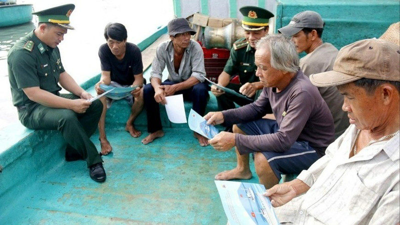 林同省加强普法教育，引导渔民合法负责可持续捕鱼。（图片来源：人民军队报）