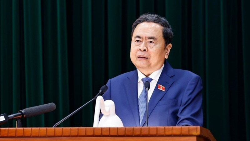 国会主席陈青敏在会上发表讲话。（图片来源：越通社）