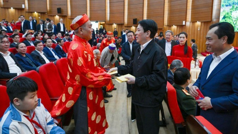 越南国家主席梁强看望慰问老街省党委、政府和各族人民并致以新春祝福。