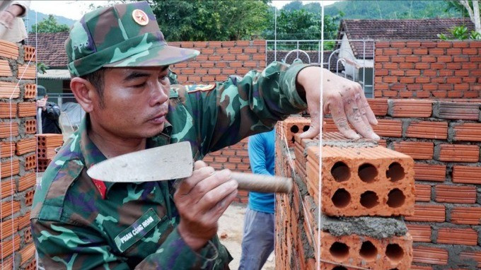 “光忠行动”：加速为西茶高山区民众重建住房。（图片来源：越通社）