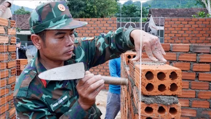 “光忠行动”：加速为西茶高山区民众重建住房。（图片来源：越通社）
