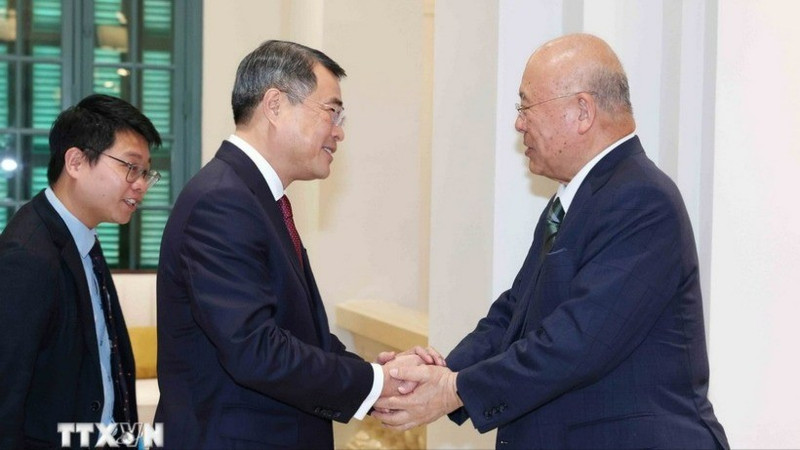 越共中央组织部部长黎明兴会见日越友好议员联盟特别顾问武部勤。（图片来源：越通社）