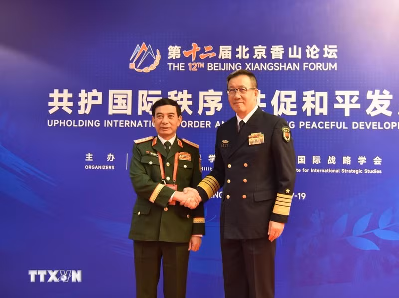 国防部长潘文江大将于9月18日下午与中国国防部长董军上将举行双边会晤。（图片来源：越通社）