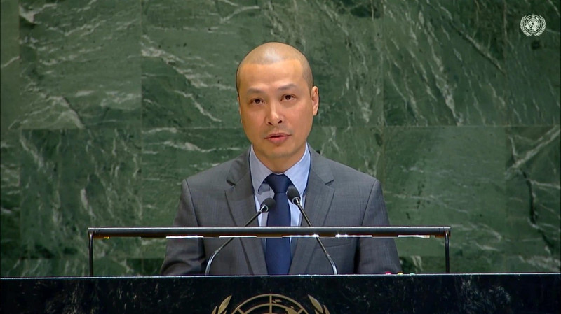越南常驻联合国代表团临时代办阮黄元在活动上发表讲话。(图片来源:越通社)