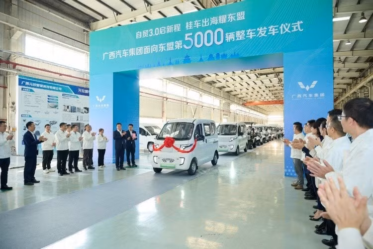 广西汽车集团向东盟出口的第5000辆整车发车仪式。（图片来源：互联网）
