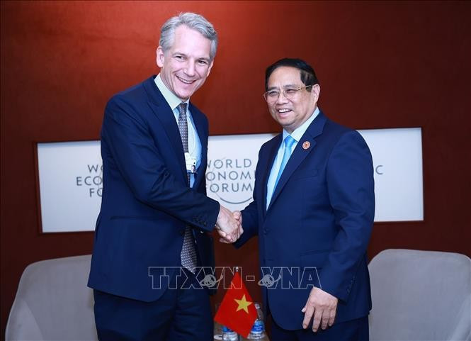 越南政府总理范明正会见德国西门子股份公司管理委员会成员、首席技术官和首席战略官彼得·科尔特。