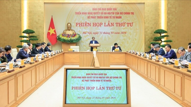 政府总理范明正主持私营经济发展指导委员会第四次会议。（图片来源：VGP）