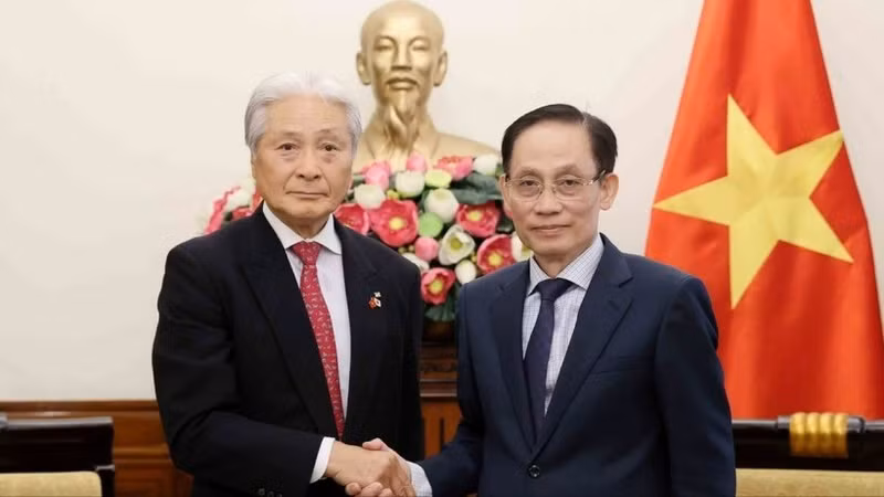 越南外交部长黎怀忠会见日本栃木县知事福田富和。（图片来源：越通社）