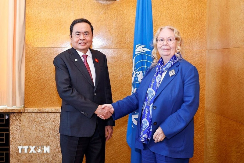 越南国会主席陈青敏会见联合国日内瓦办事处总干事瓦罗瓦娅。