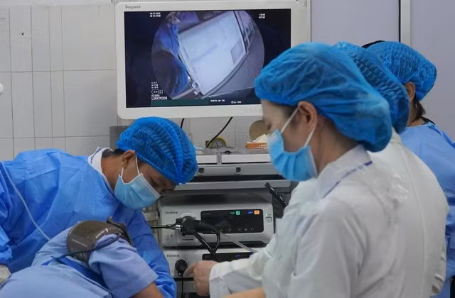 越南九龙江三角洲地区首次开展超声内镜技术。（图片来源：芹苴中央综合医院）