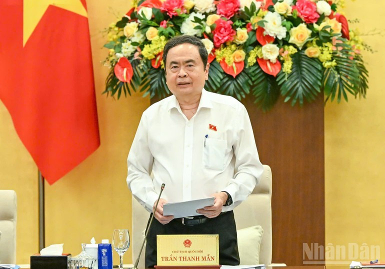 国会主席陈青敏主持开幕式并发表讲话。