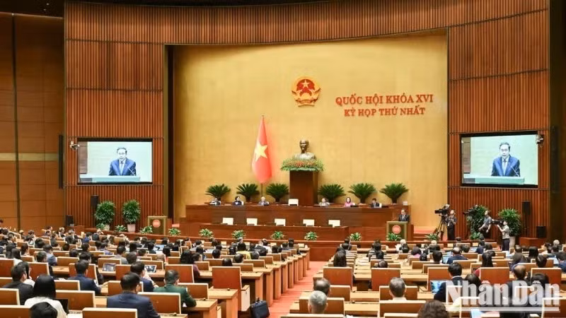 附图：越南第十六届国会第一次会议闭幕式。