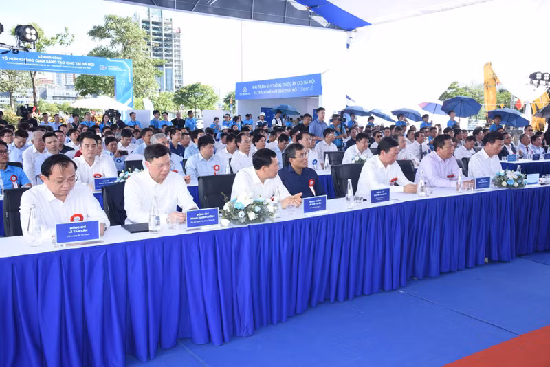 各部委、行业、中央机构代表一同出席仪式。