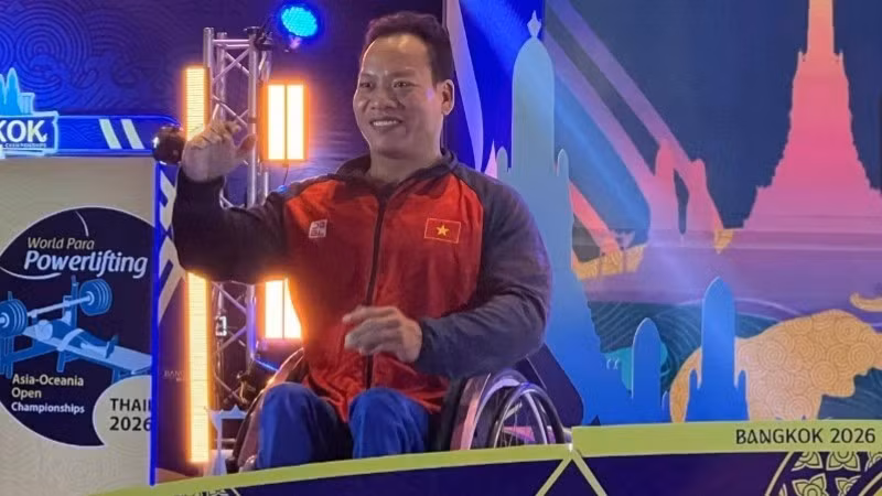 越南举重运动员黎文功。