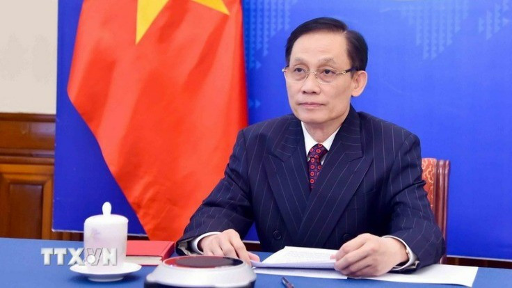 越南外交部长黎怀忠与韩国外交部长赵显通电话。（图片来源：越通社）