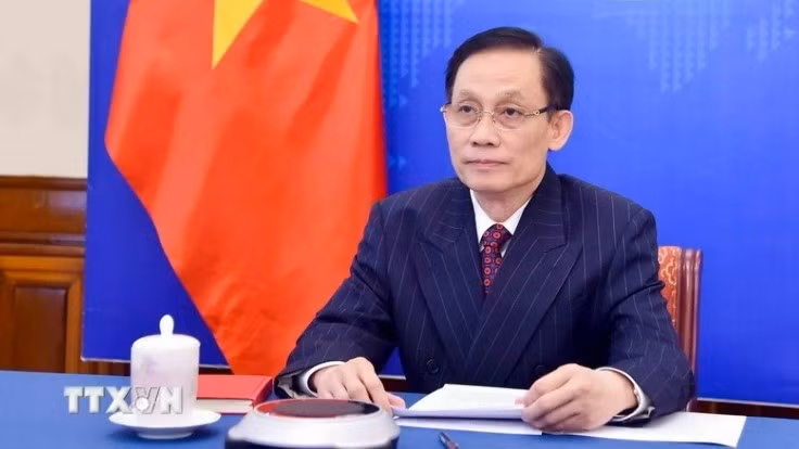 越南外交部长黎怀忠与韩国外交部长赵显通电话。（图片来源：越通社）