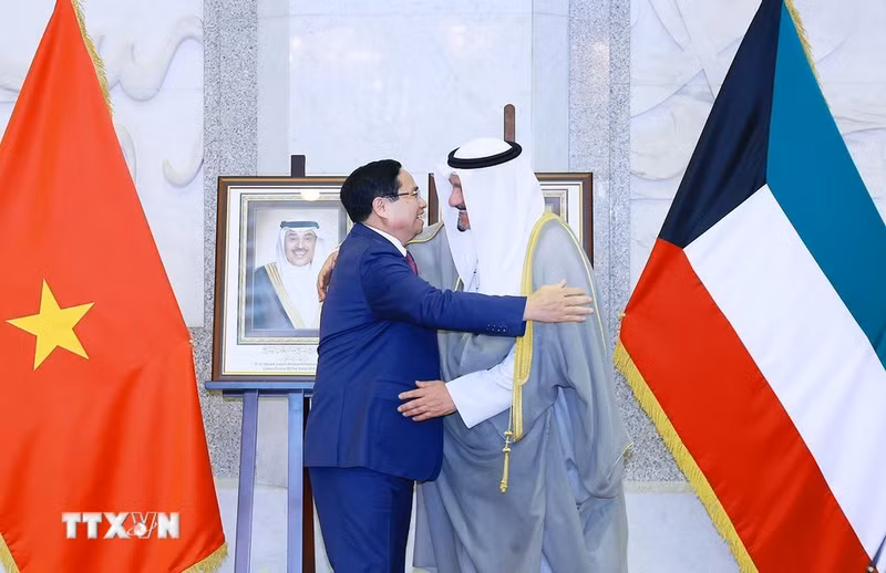 越南政府总理范明正与科威特首相谢赫·艾哈迈德·阿卜杜拉·艾哈迈德·萨巴赫。