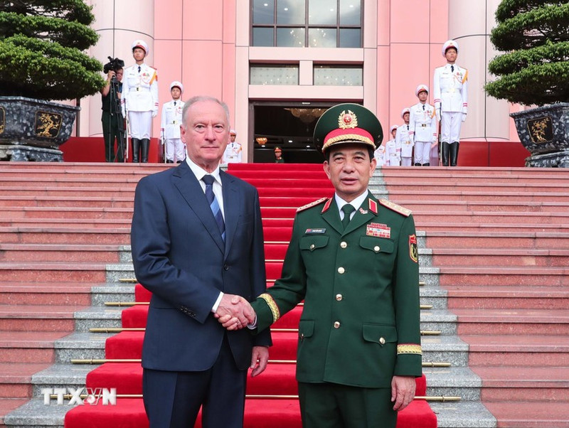 越南国防部长潘文江大将与俄罗斯联邦总统助理、国家海事委员会主席尼古拉·帕特鲁舍夫。（图片来源：越通社）