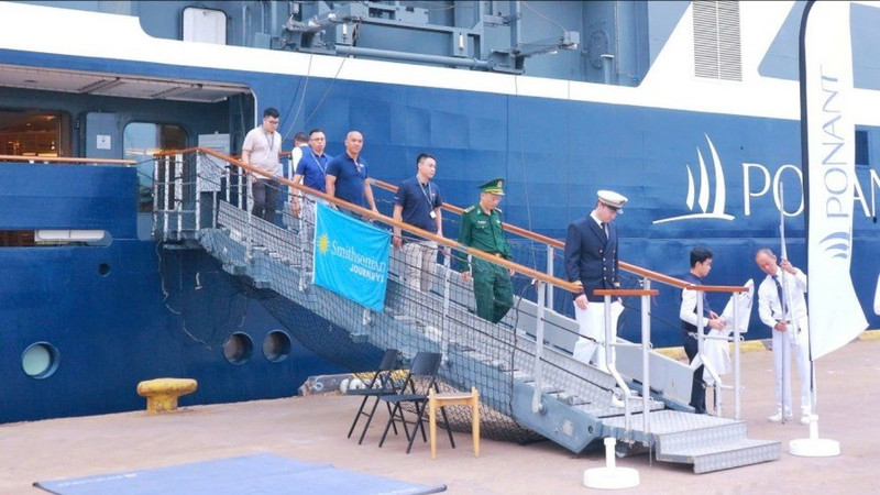 法国籍邮轮“Le Jacques Cartier”靠泊归仁港。（图片来源：嘉莱报）