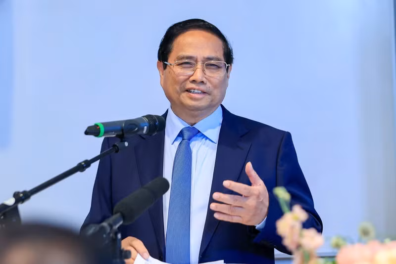 越南政府总理范明正造访斯德哥尔摩经济学院并发表重要讲话。