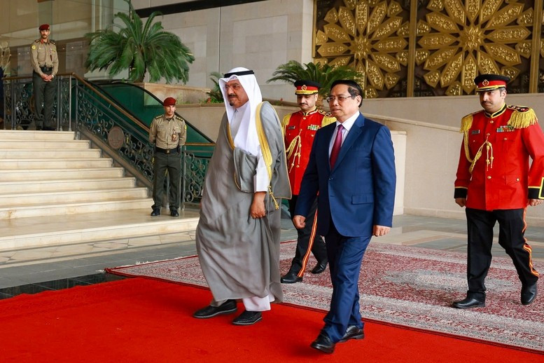 科威特首相主持仪式欢迎越南政府总理范明正到访。（图片来源：VGP）