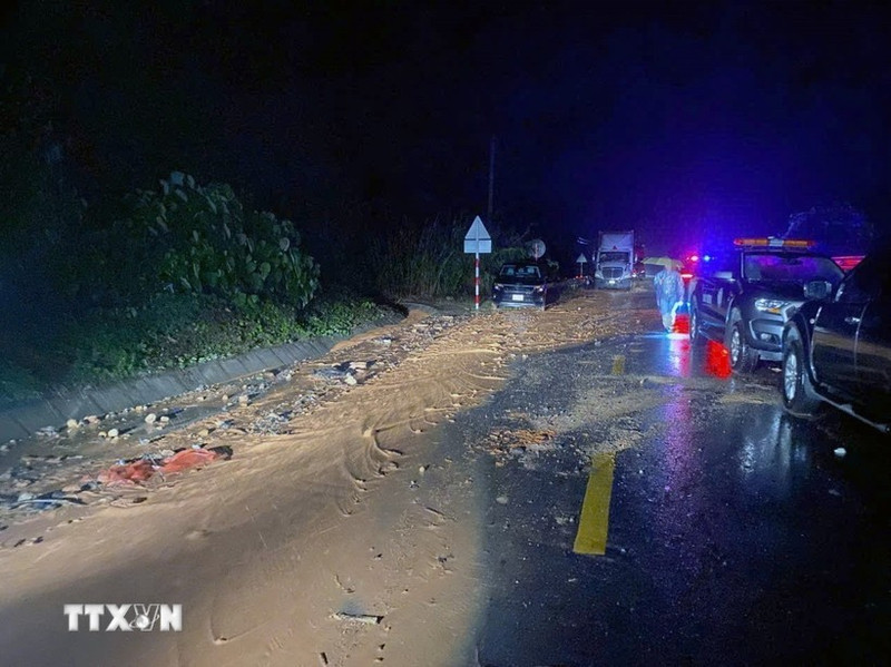 庆和省庆黎山口山体滑坡事故现场。（图片来源：越通社）