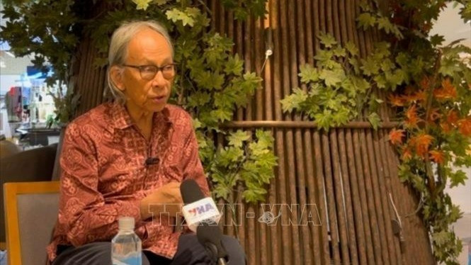 泰国学者卡维·钟吉塔翁在曼谷接受越通社记者采访。（图片来源：越通社）