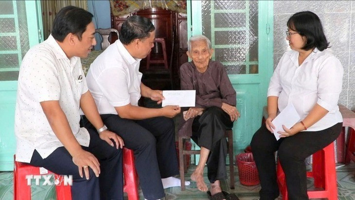 喜迎越共十四大和2026丙午年春节：全国超588万人已收到党和国家慰问金。（图片来源：越通社）