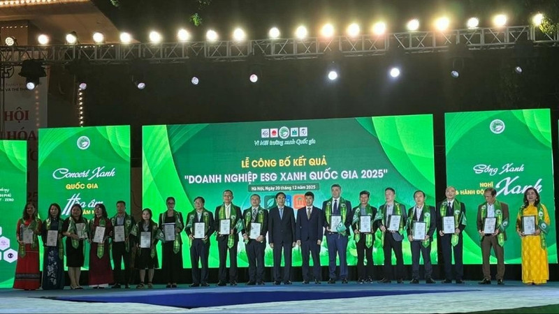 向20家在可持续发展、环境保护以及透明治理方面表现突出的企业颁发认证证书。