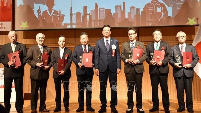 参加活动的各位代表。（图片来源：越通社）