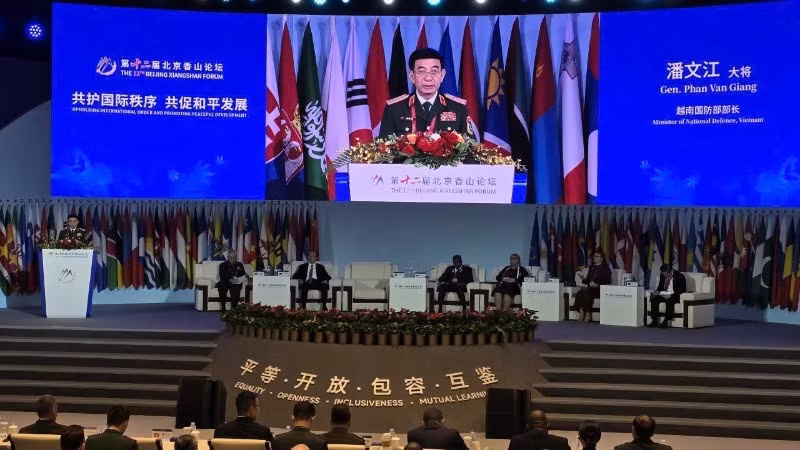 越共中央政治局委员、中央军委副书记、国防部长潘文江大将在第一次全体会议上发表重要讲话。