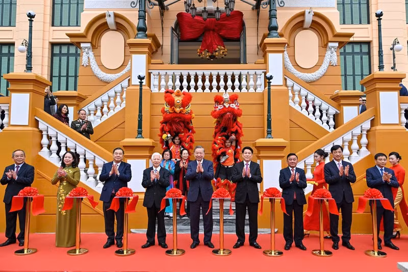 越共中央总书记苏林、国家主席梁强出席国家主席机关驻地落成典礼。