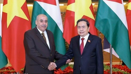 越南国会主席与约旦众议长马赞·卡迪举行会谈。（图片来源：越通社）