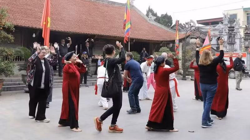 富寿春曲是与雄王祭祀信仰紧密相连的一种民间表演艺术形式，于2017年被联合国教科文组织列入人类非物质文化遗产代表作名录。（图片来源：越通社）