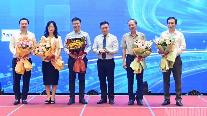 《人民报》社荣获了2项A等奖和1项B等奖。
