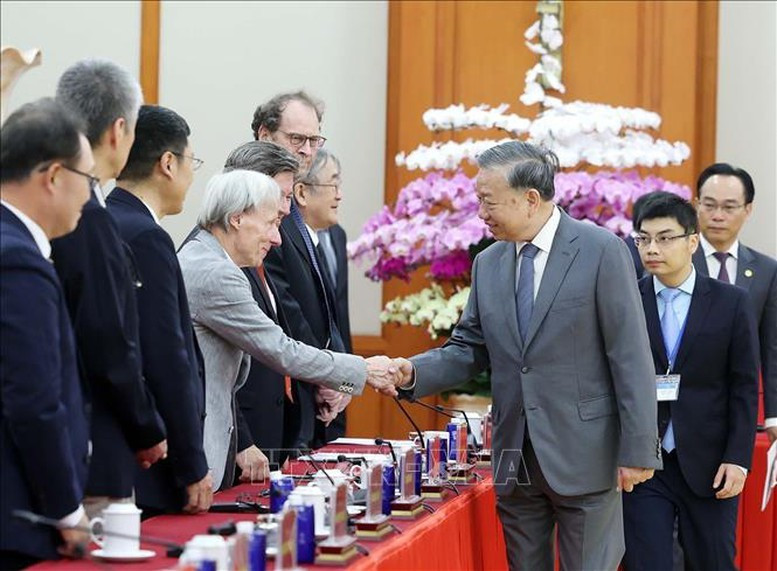 越共中央总书记苏林会见第七届越南学国际研讨会与会代表。(图片来源:VGP)