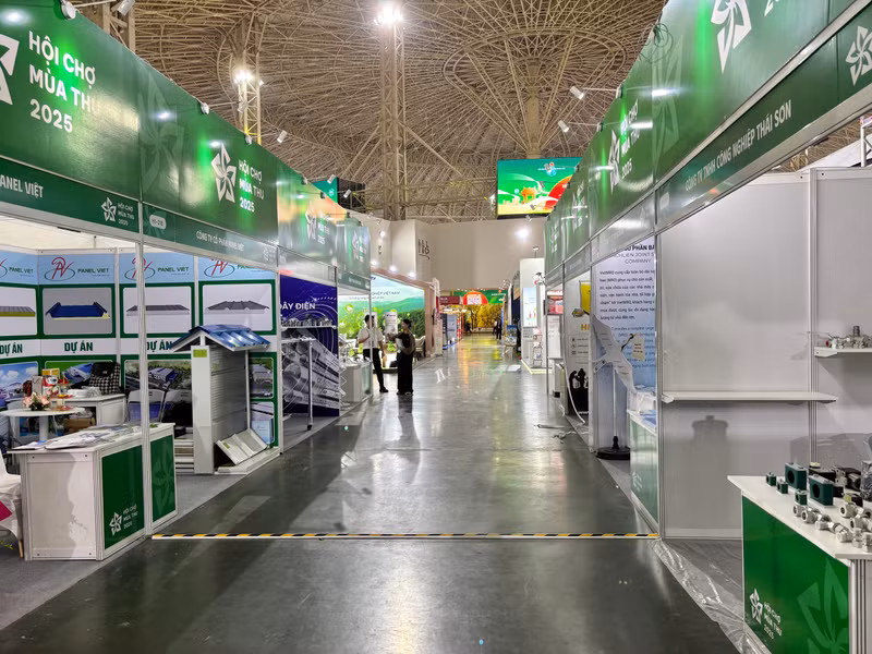 附图：2025年首届秋季博览会：企业把握绿色消费新趋势。（图片来源：越通社）