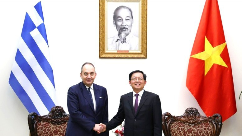 越南政府副总理胡国勇会见希腊议会第一副议长普拉基奥塔基斯。（图片来源：VGP）