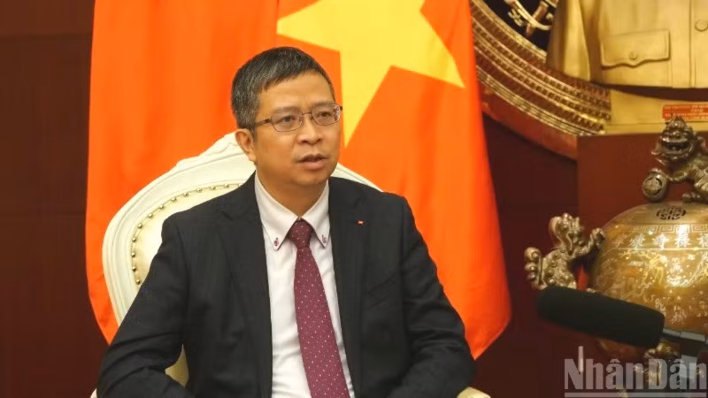 越南驻华大使范青平。