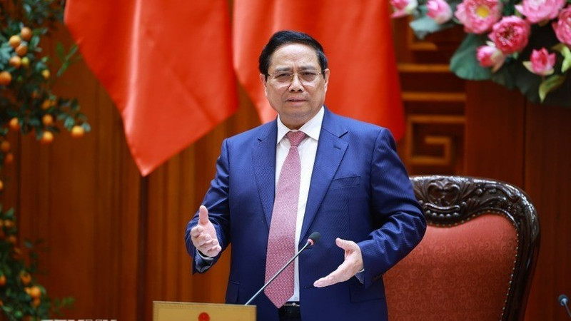 越南政府总理范明正主持召开政府常务会议，继续就保障成品油供应和平抑价格的相关措施提出意见。（图片来源：越通社）