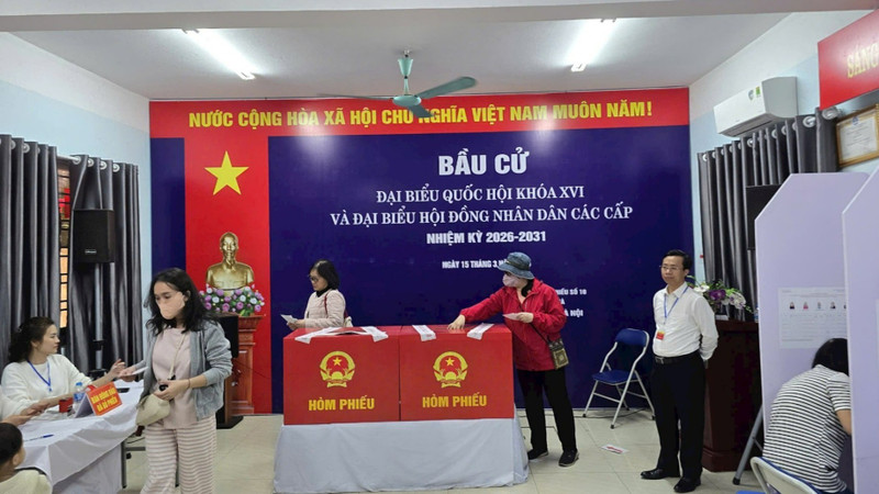 截至3月15日23时23分：越南全国34个省市投票率达99.68%。