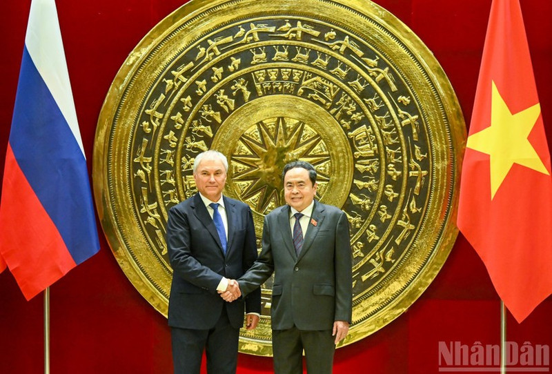 越南国会主席陈青敏与俄罗斯联邦国家杜马（议会下院）主席维亚切斯拉夫·沃洛金。（维灵 摄）